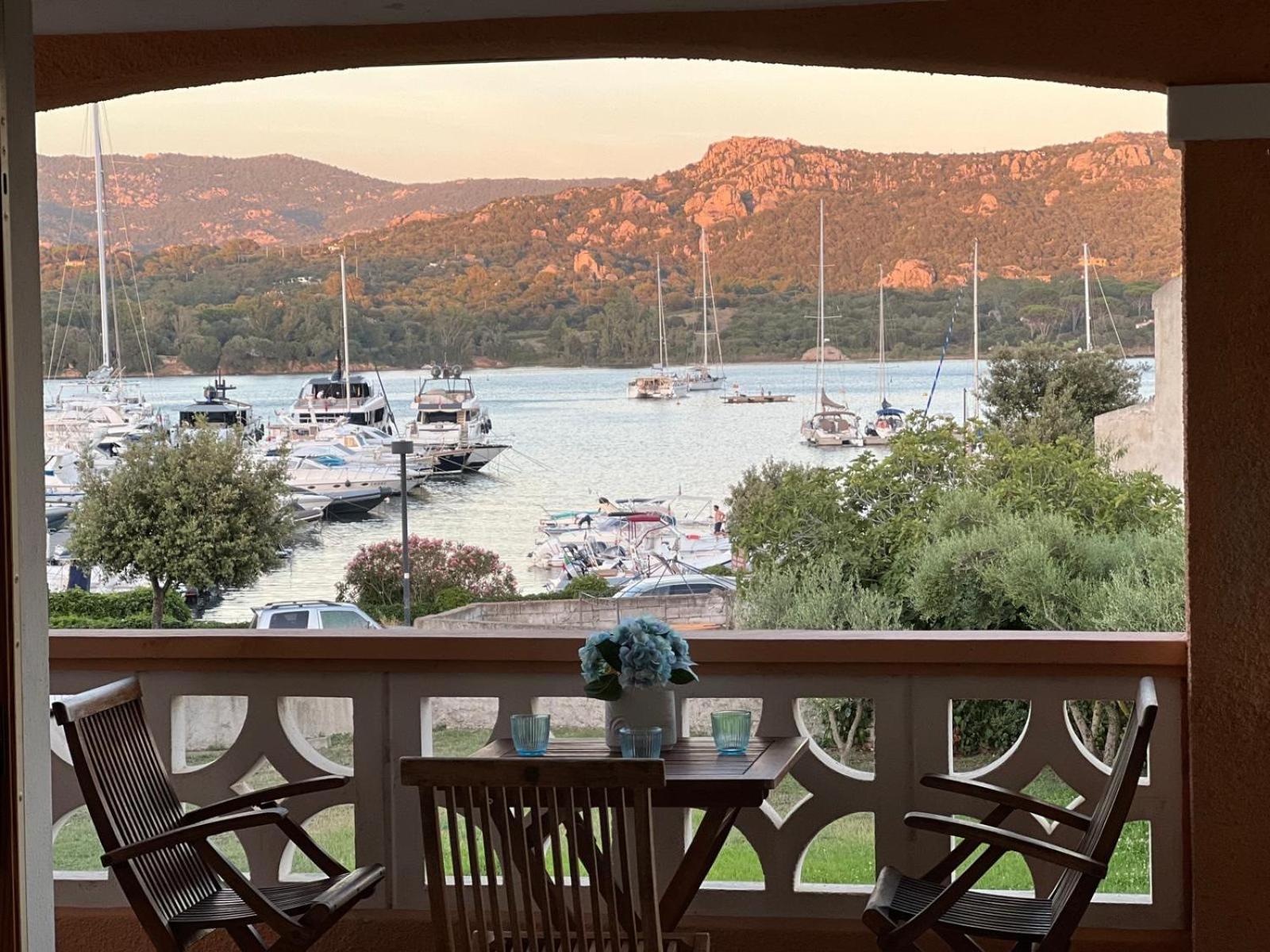 Appartamento Con Vista In Costa Smeralda Каниджоне Екстериор снимка